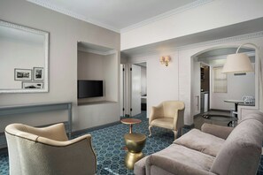 ห  ้องเอ็กเซกคิวทีฟสวีท, 2 ห้องนอน | 1 ห้องนอน, ตู้นิรภัยในห้องพัก, โต๊ะทำงาน, เตารีด/โต๊ะรีดผ้า