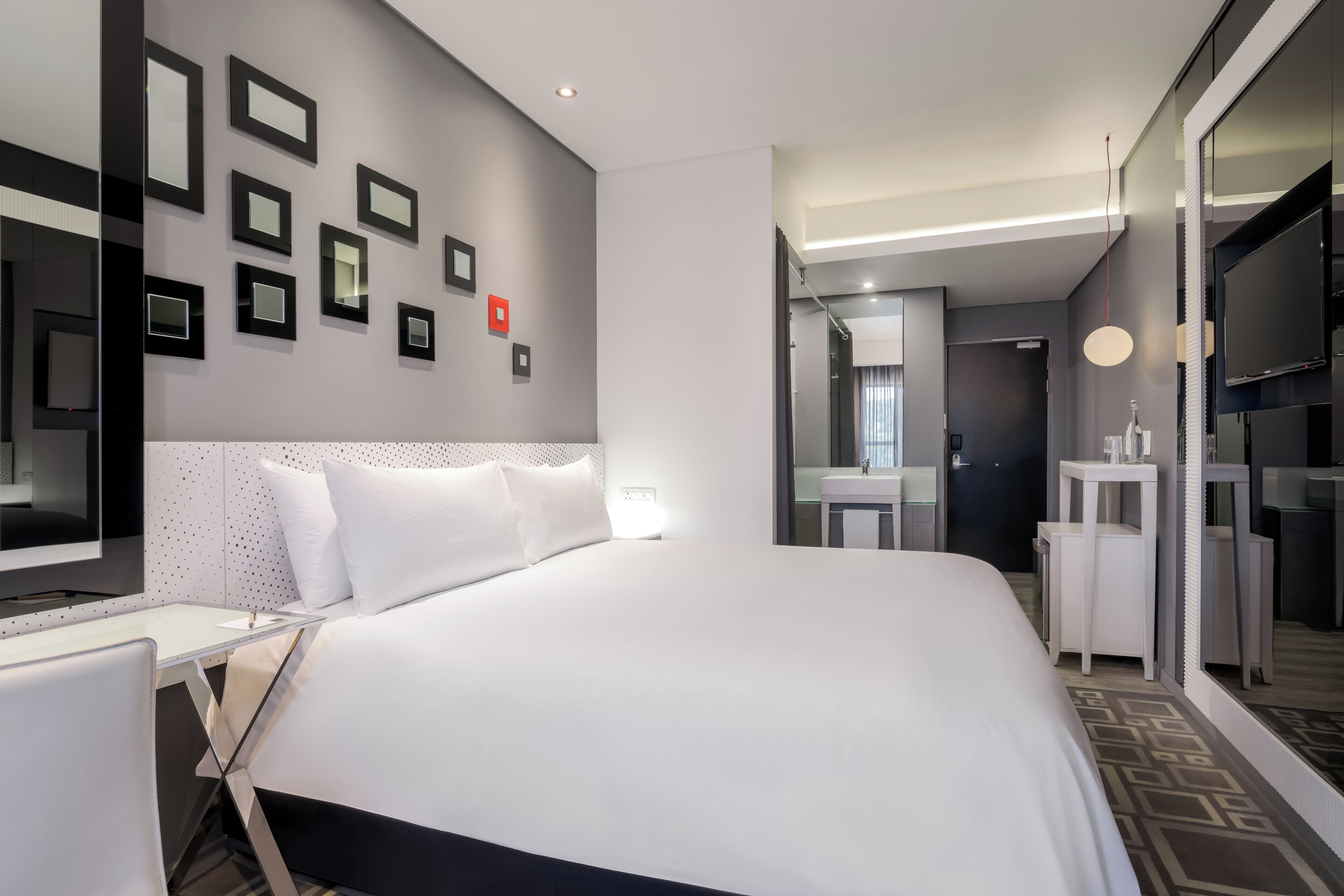 Zimmer, 1 King-Bett | Minibar, Zimmersafe, individuell dekoriert, individuell eingerichtet