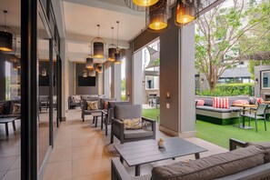 Terrace/patio - Protea Hotel Fire & Ice by Marriott Pretoria Menlyn (Pretoria)