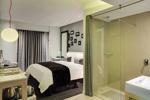 Minibar, coffres-forts dans les chambres, décoration personnalisée