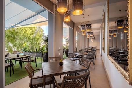 Exterior. Protea Hotel Fire & Ice by Marriott Pretoria Menlyn