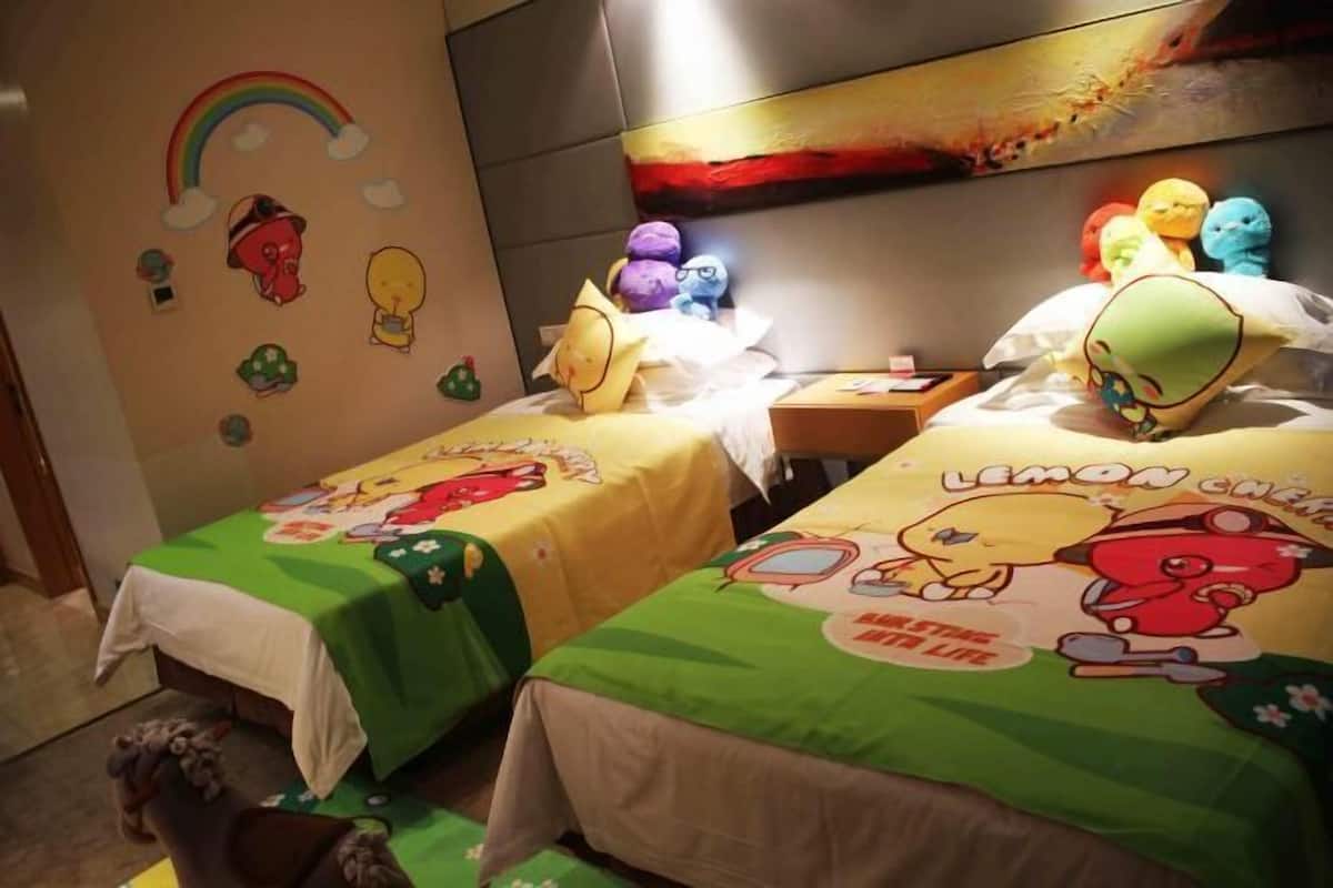 Minibar, coffres-forts dans les chambres, bureau, rideaux occultants