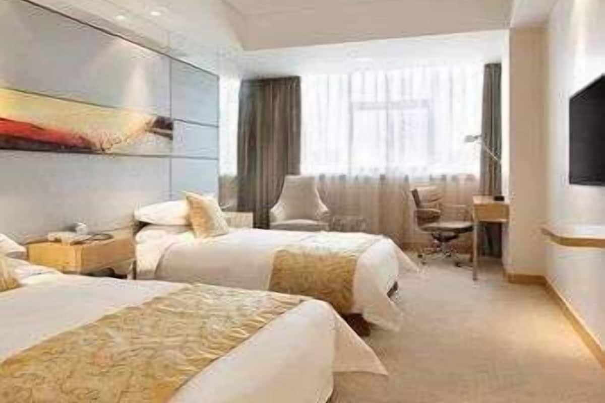 Minibar, coffres-forts dans les chambres, bureau, rideaux occultants