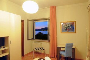 Classic Triple Room, Partial Sea View | Premium bedding, minibar, in-room safe, desk - Hotel Boutique Terracotta Sapri (Sapri)
