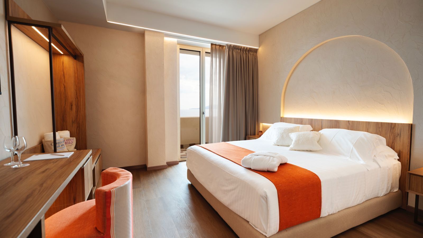 Ropa de cama de alta calidad y minibar 