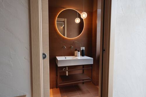 Doppia Classic, vista mare parziale | Bagno | Doccia, set di cortesia gratuito, asciugacapelli, pantofole