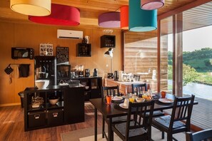 Buffet déjeuner gratuit tous les jours