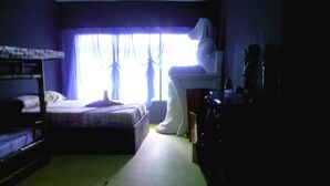 Room - Friendship Budget Hostel (Angeles City)