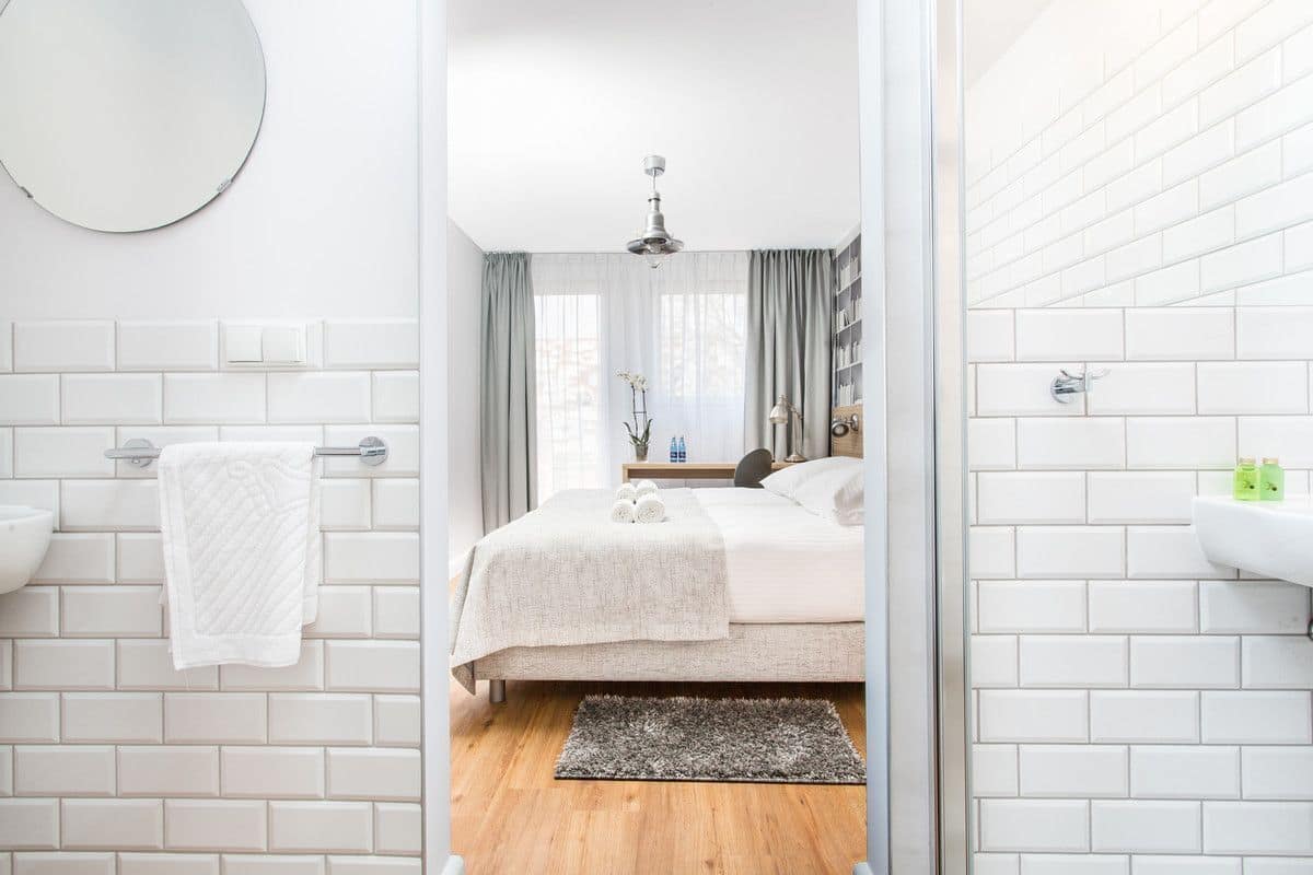 standard room | pillow-top beds, desk, blackout curtains, free wifi