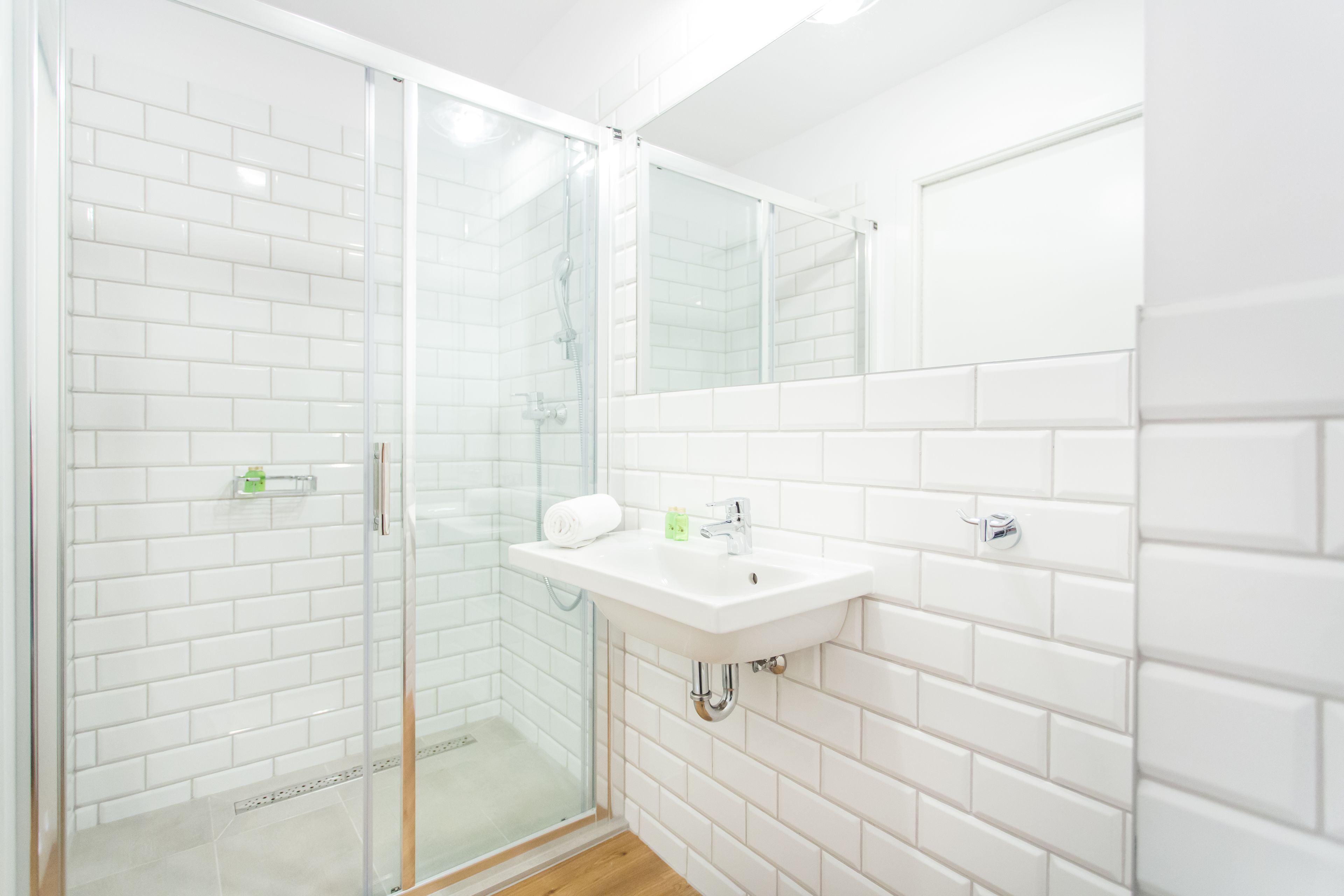 deluxe room | bathroom | shower, hair dryer, towels