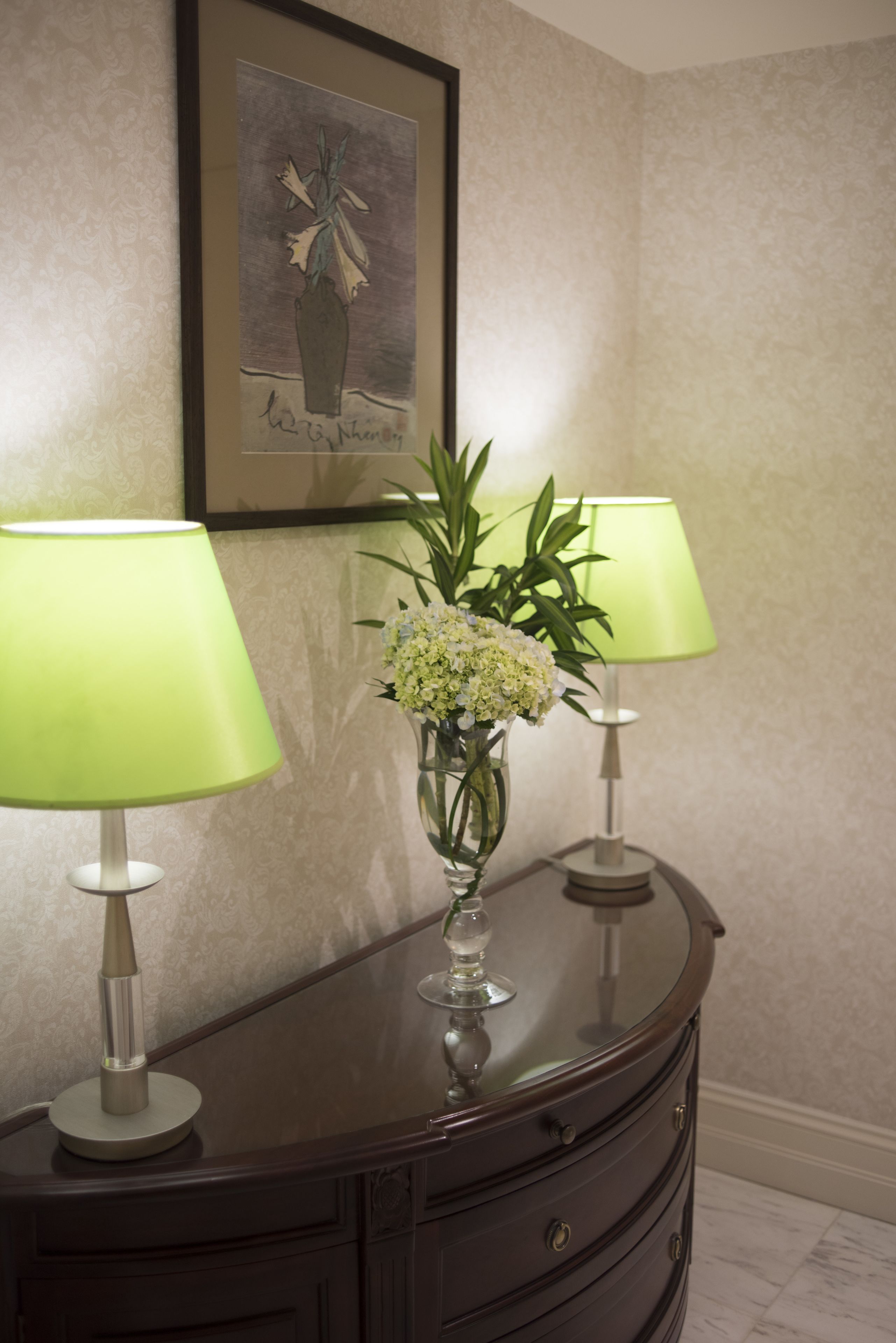 deluxe sketch, 2 single beds with internal window | premium bedding, minibar, in-room safe, desk