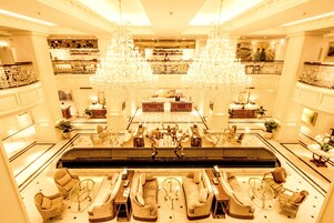 2 quầy bar/khu lounge, quầy bar ngay sát hồ bơi, quầy bar bên hồ bơi 