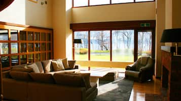 Luxury-Chalet, Mehrere Schlafzimmer | Wohnzimmer | Flachbildfernseher, iPod-Dockingstation