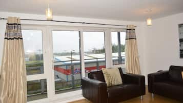 Apartment, 2 Bedrooms (1/5 Hawkhill Close) | Living room | LCD TV