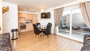 Leilighet, 2 soverom (14/6 Albion Garden) | Spiseområde på rommet