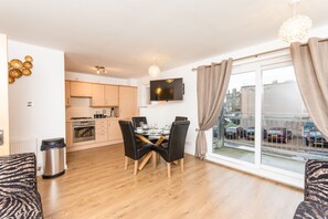 LÀgenhet - 2 sovrum (14/6 Albion Garden) | Matservice pÄ rummet