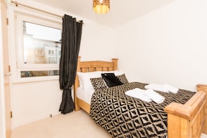 2 bedrooms, iron/ironing board, free WiFi