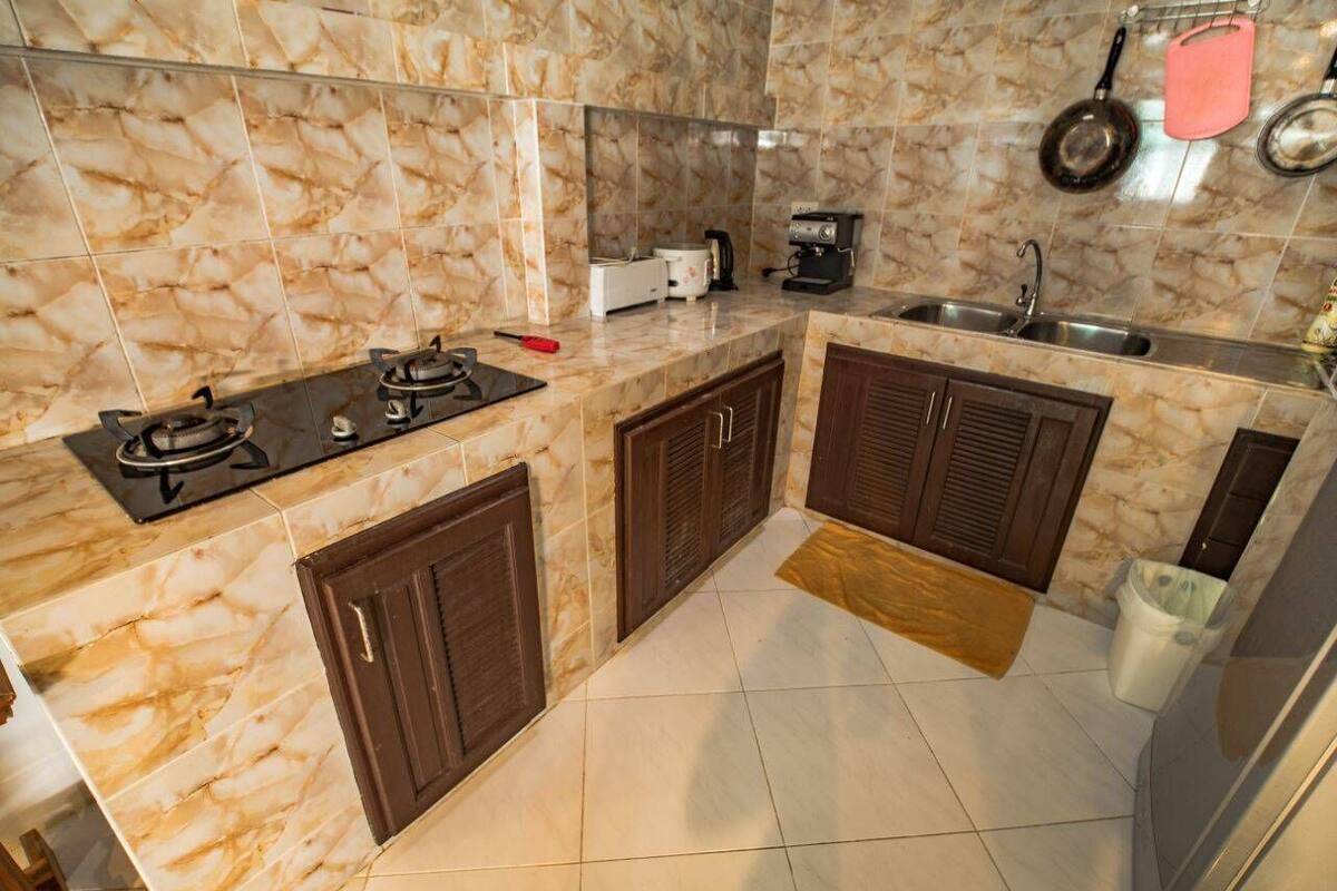 family suite | private kitchen | fridge, microwave, stovetop, cookware/dishes/utensils