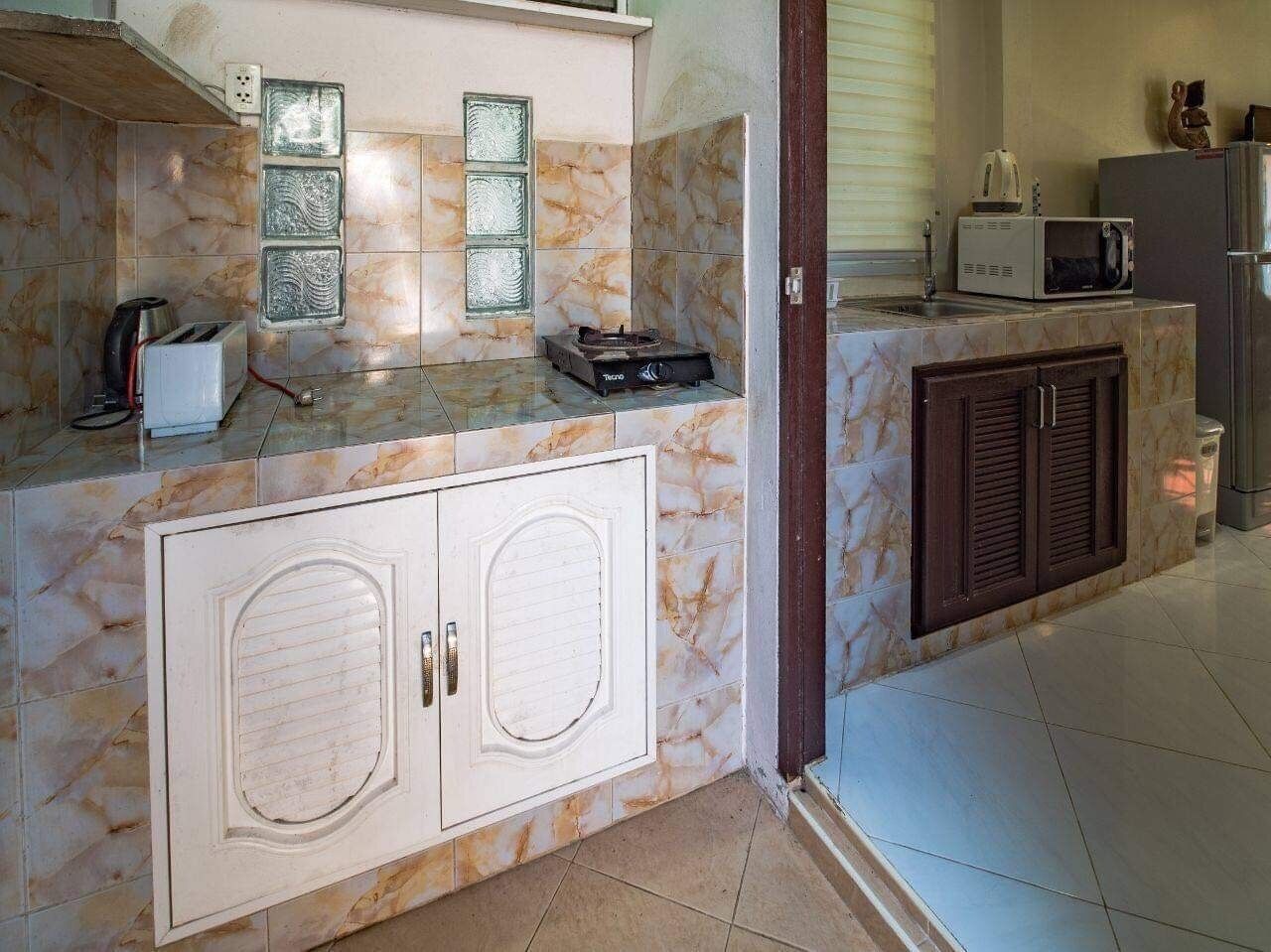 room | private kitchen | fridge, microwave, stovetop, cookware/dishes/utensils