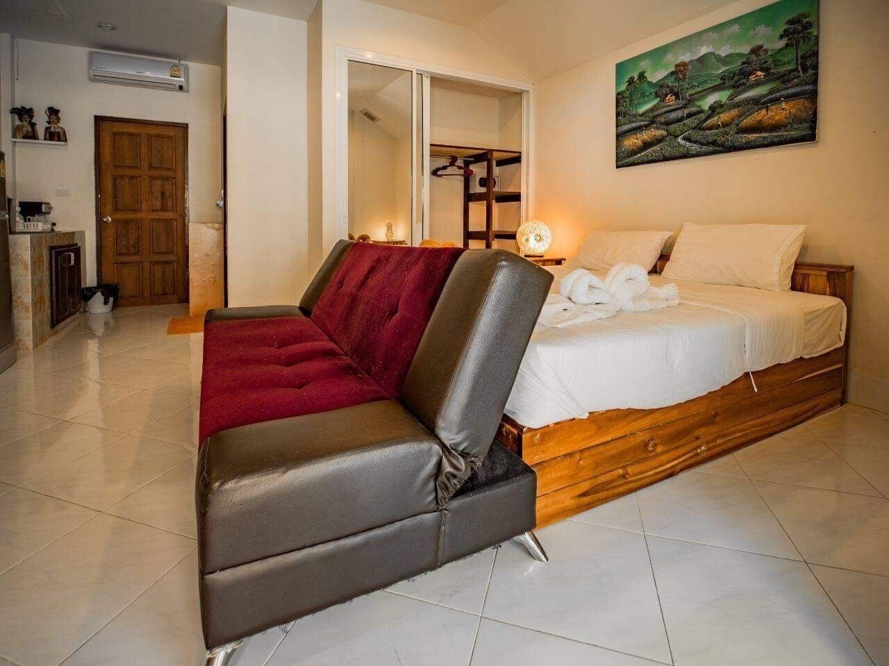 room | living area | 24-inch flat-screen tv with cable channels, tv