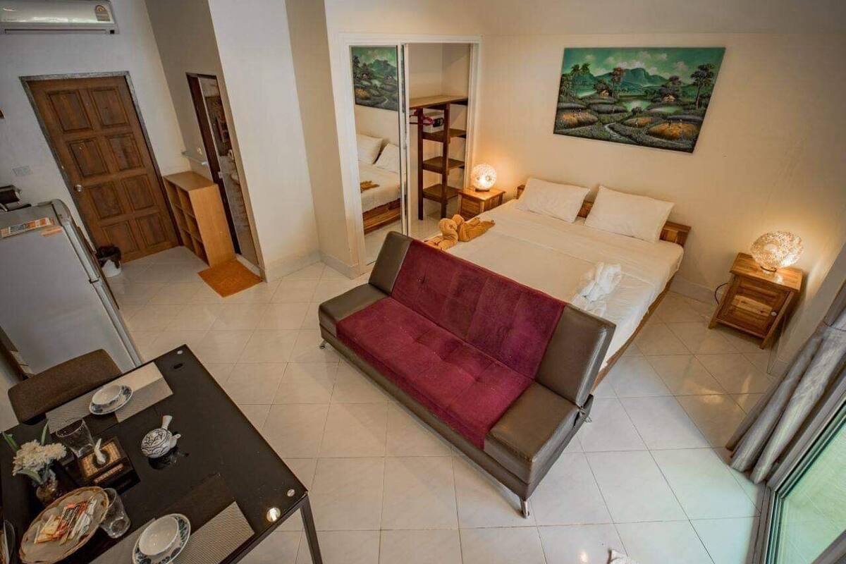 Quarto | Área de estar | TV de tela plana 24 polegadas com canais a cabo, TV
