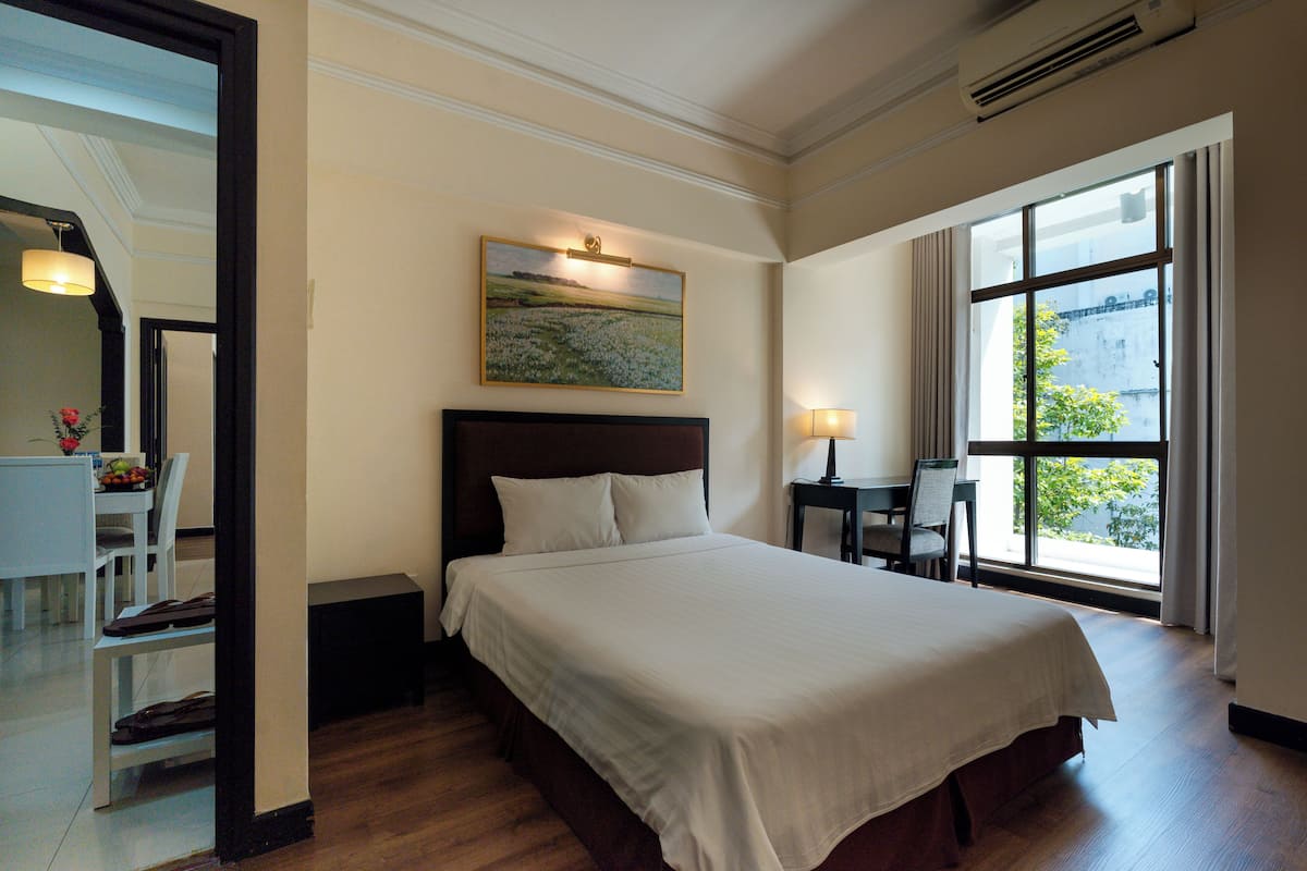 Minibar, két bảo mật tại phòng, bàn, màn/rèm cản sáng 