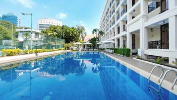 Outdoor pool, sun loungers
