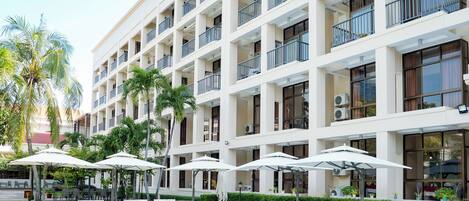 Außenpool, Liegestühle