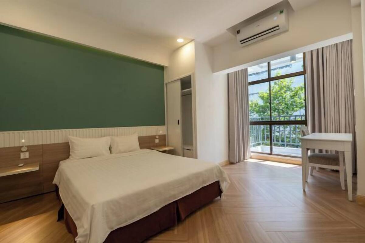 Minibar, két bảo mật tại phòng, bàn, màn/rèm cản sáng 