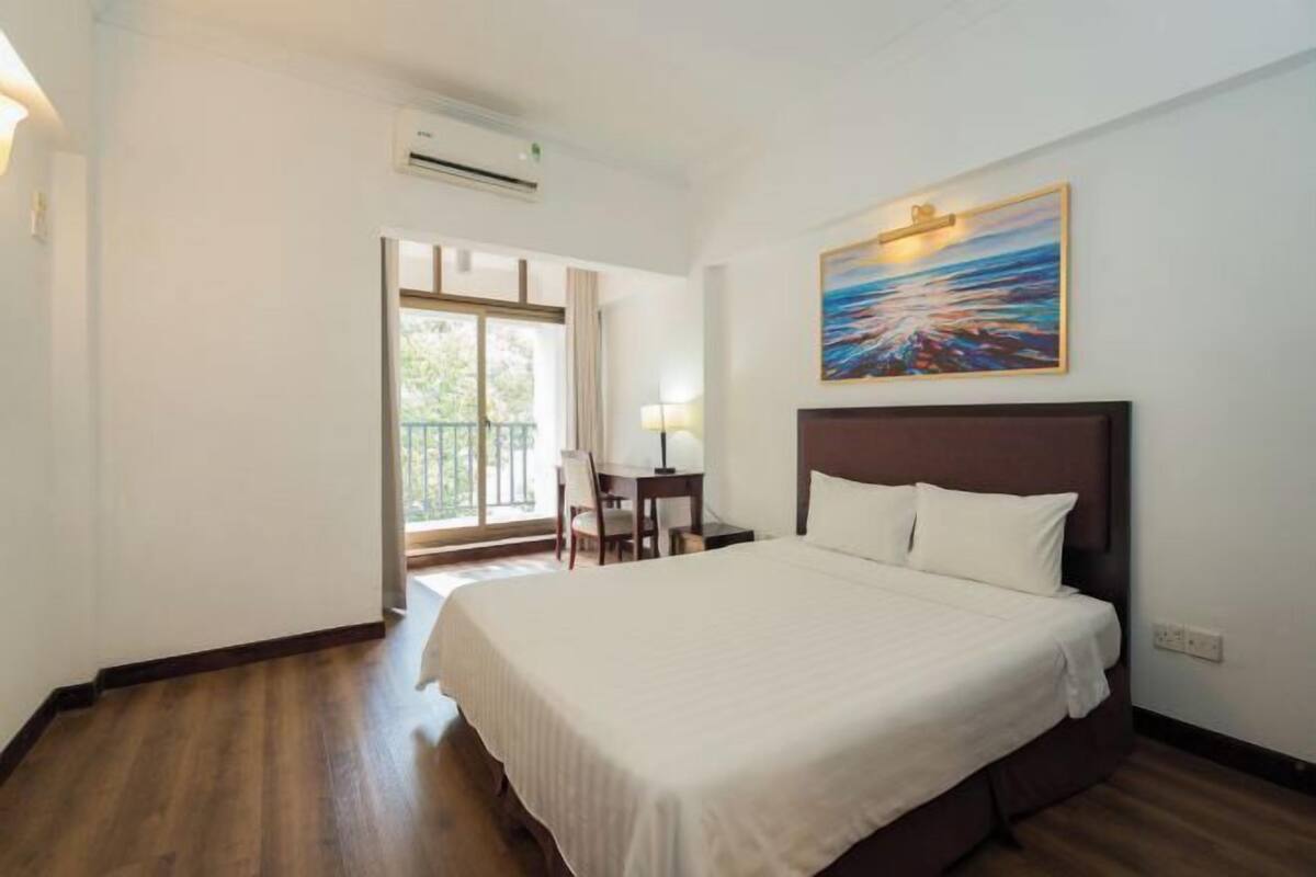 Minibar, két bảo mật tại phòng, bàn, màn/rèm cản sáng 