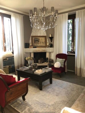 Flat-screen TV, fireplace - B&b Il Pioppo Antico (Viggiu)