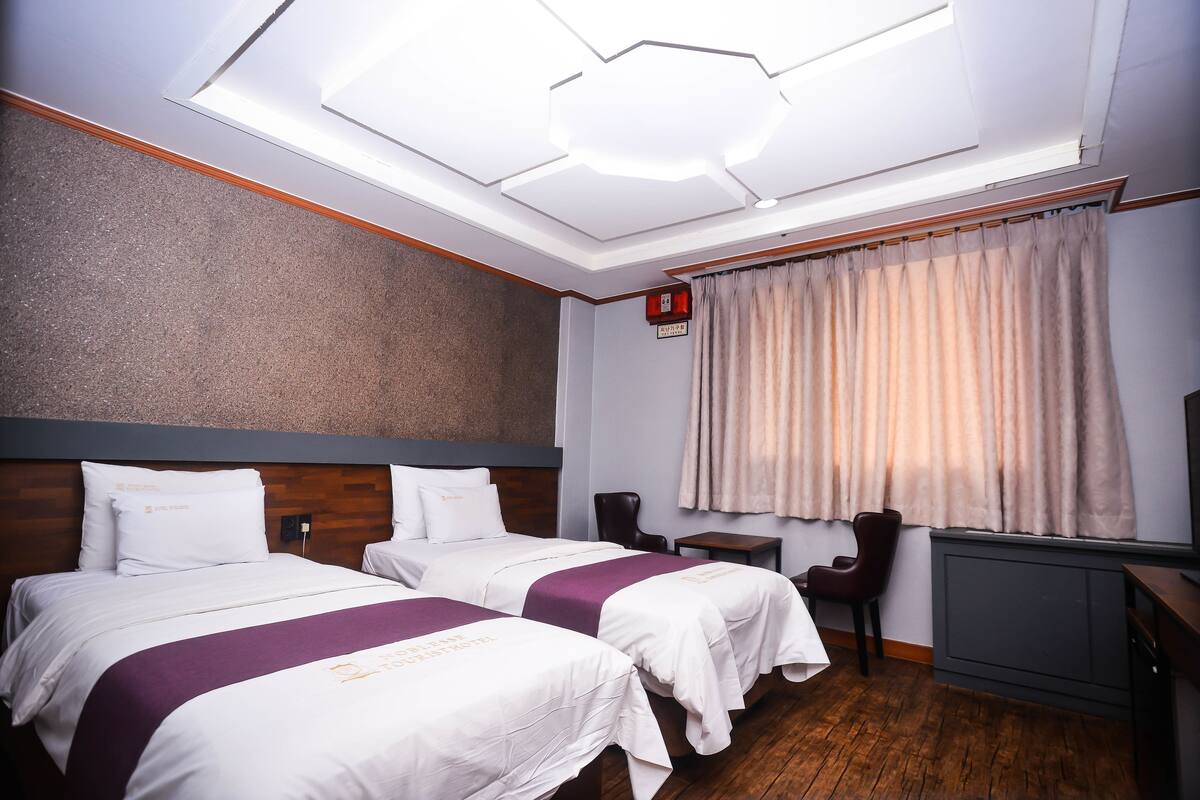 Standard Twin Room | Premium bedding, WiFi (free), bed sheets