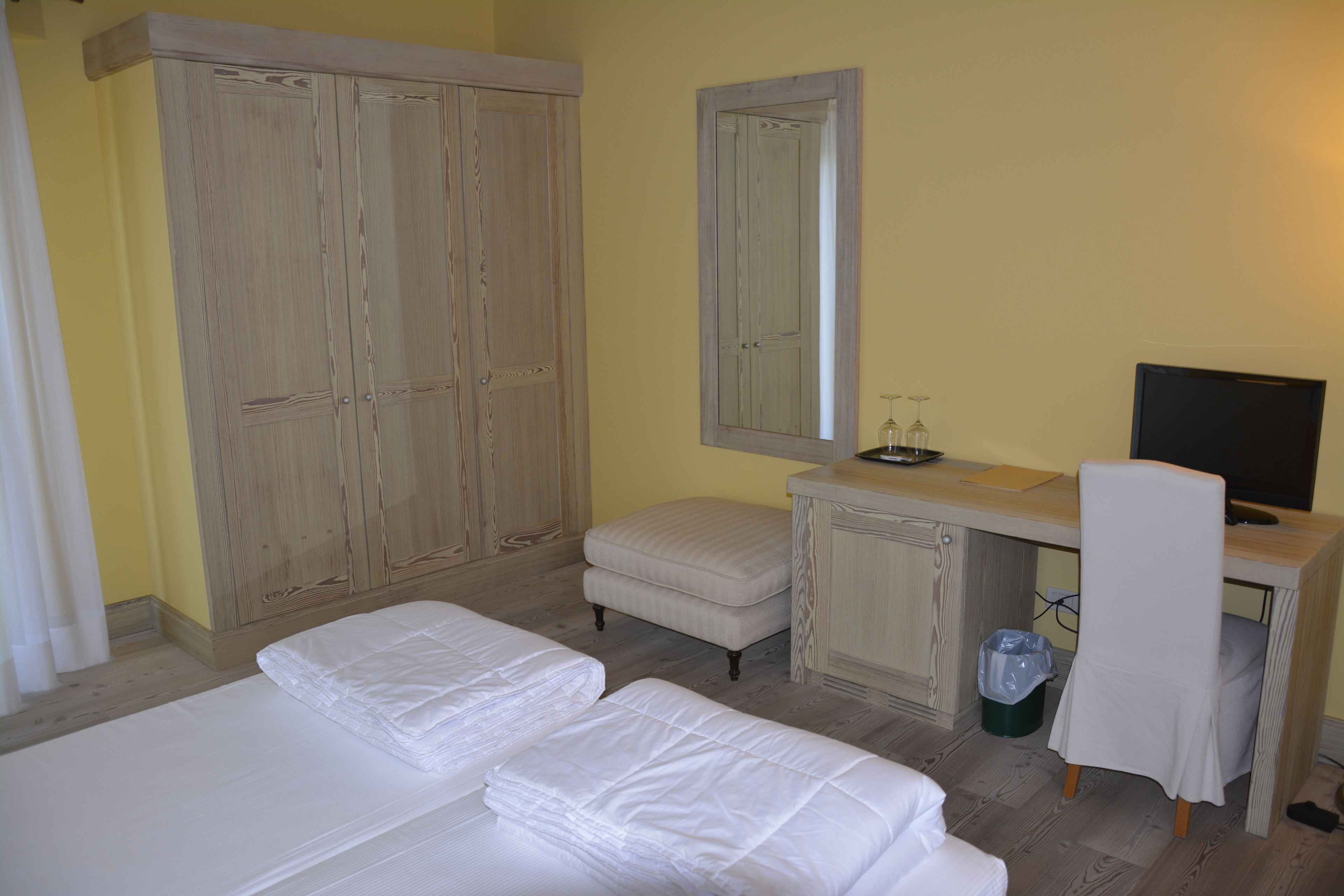 junior suite | minibar, in-room safe, desk, cots/infant beds