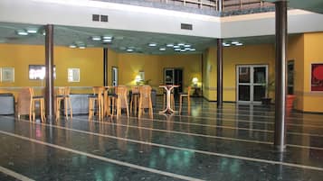 2 bars/lounges, poolside bar