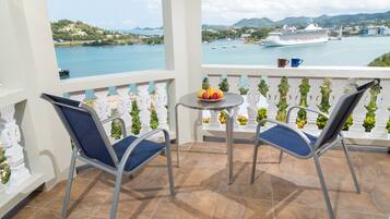 Majestic Apartment, 1 Bedroom, Balcony, Bay View | 1 bedroom, in-room safe, iron/ironing board, free cribs/infant beds