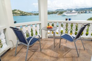 Majestic Apartment, 1 Bedroom, Balcony, Bay View  | Pengeskab på værelset, strygejern/strygebræt, gratis baby-/barnesenge