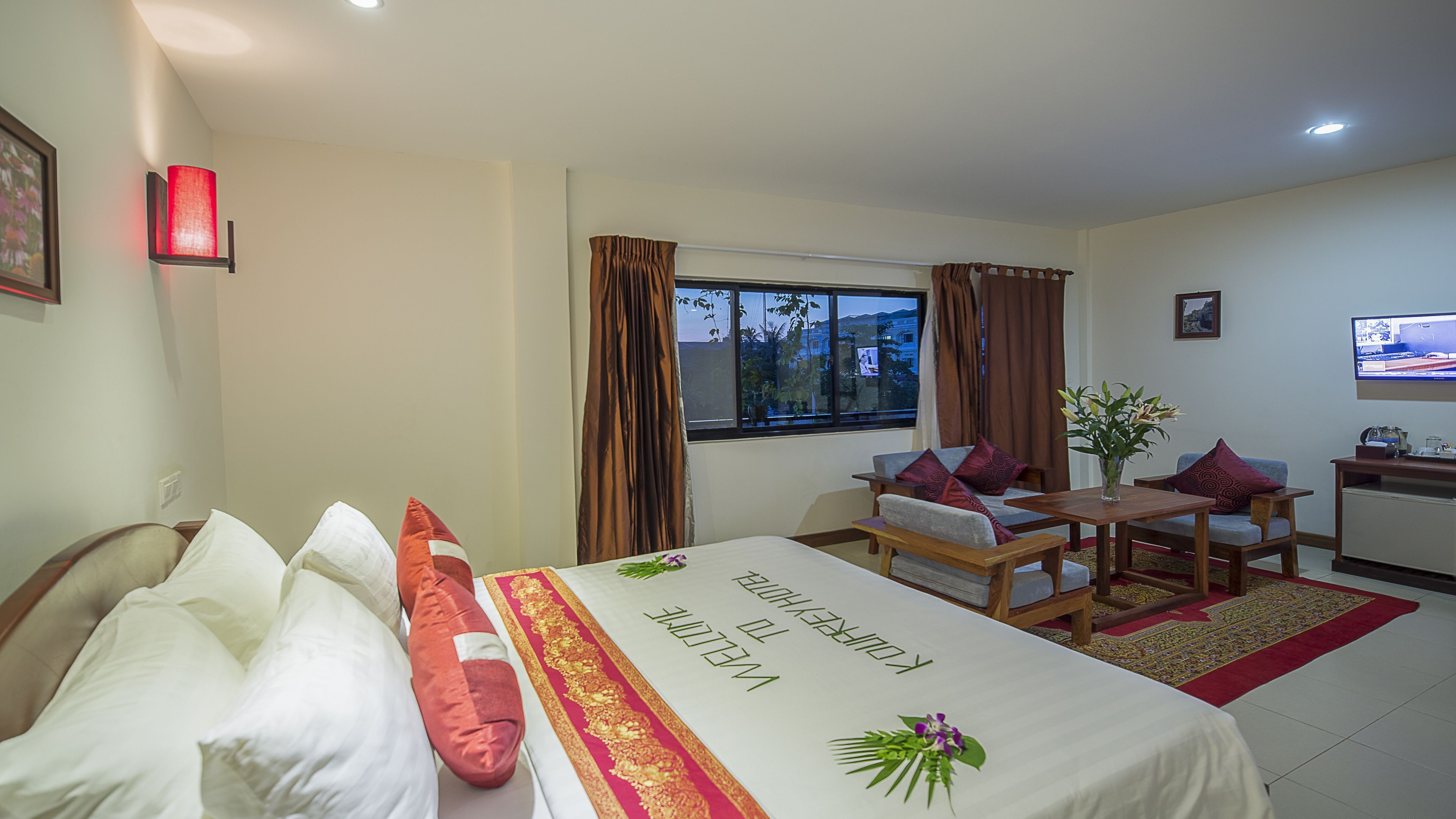 Minibar, in-room safe, individually decorated, individually furnished