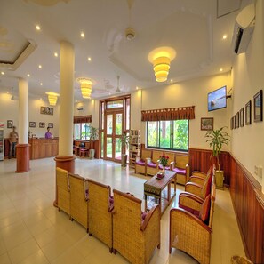 Lobby sitting area - Kouprey Hotel (Siem Reap)
