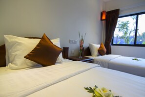 Minibar, in-room safe, individually decorated, individually furnished - Kouprey Hotel (Siem Reap)