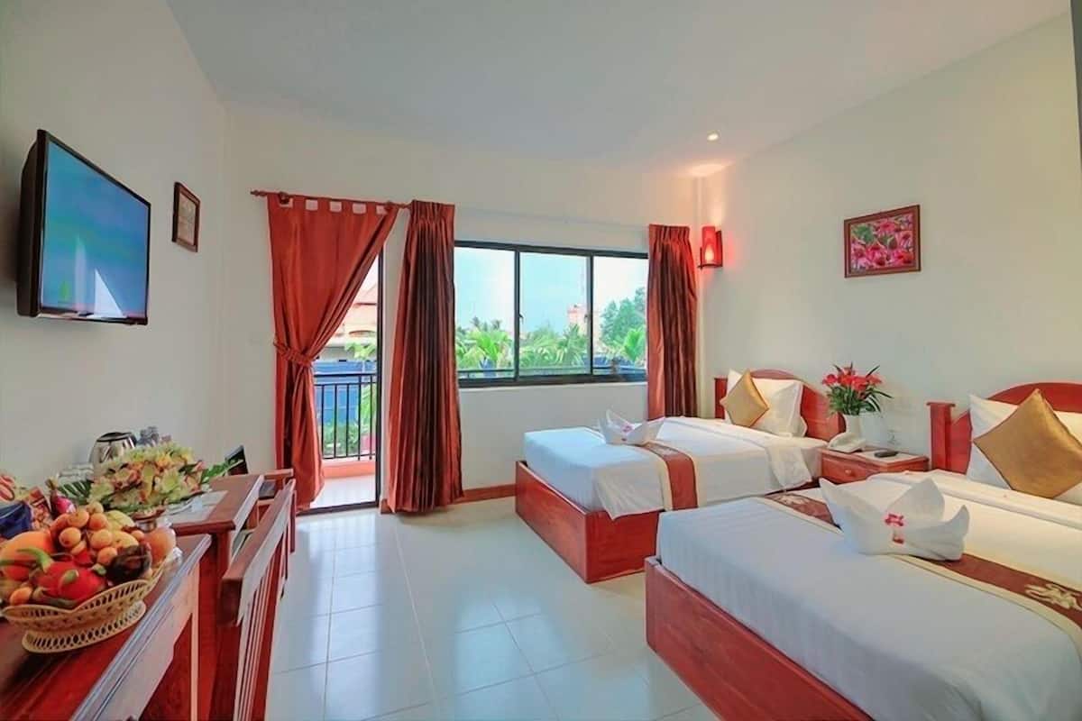 Deluxe Twin Room, Balcony | Minibar, in-room safe, individually decorated, individually furnished