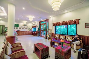 Lobby sitting area - Kouprey Hotel (Siem Reap)