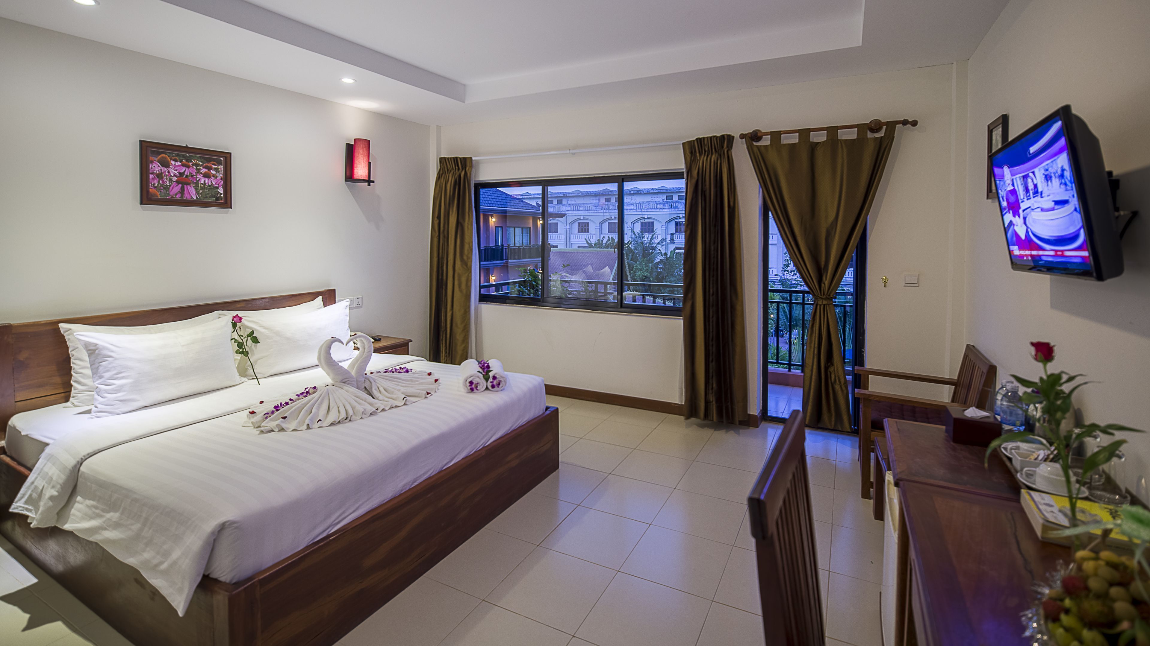 Minibar, in-room safe, individually decorated, individually furnished