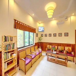 Lobby sitting area - Kouprey Hotel (Siem Reap)
