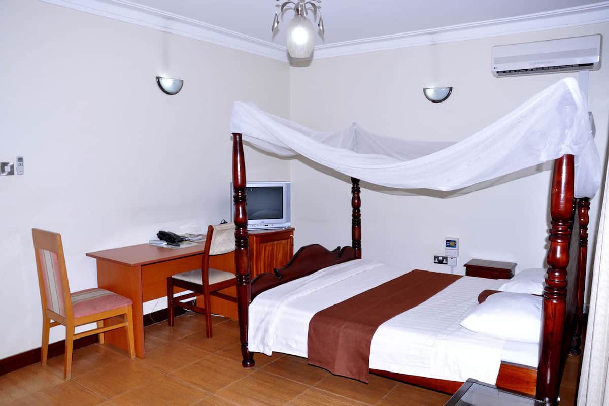 Bungalow, 2 Bedrooms | Blackout drapes, rollaway beds (surcharge), WiFi (free), bed sheets