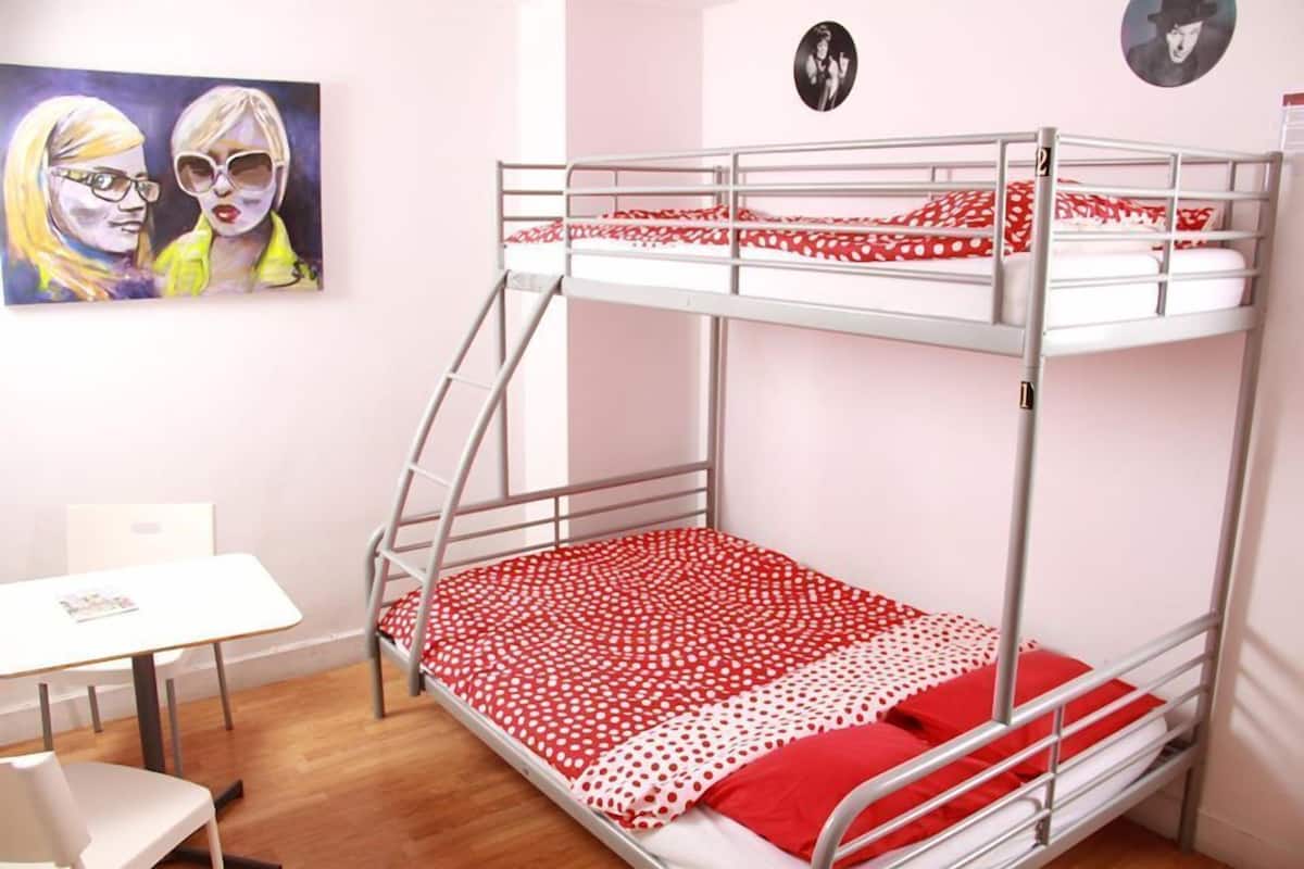 Chambre Double, salle de bains commune