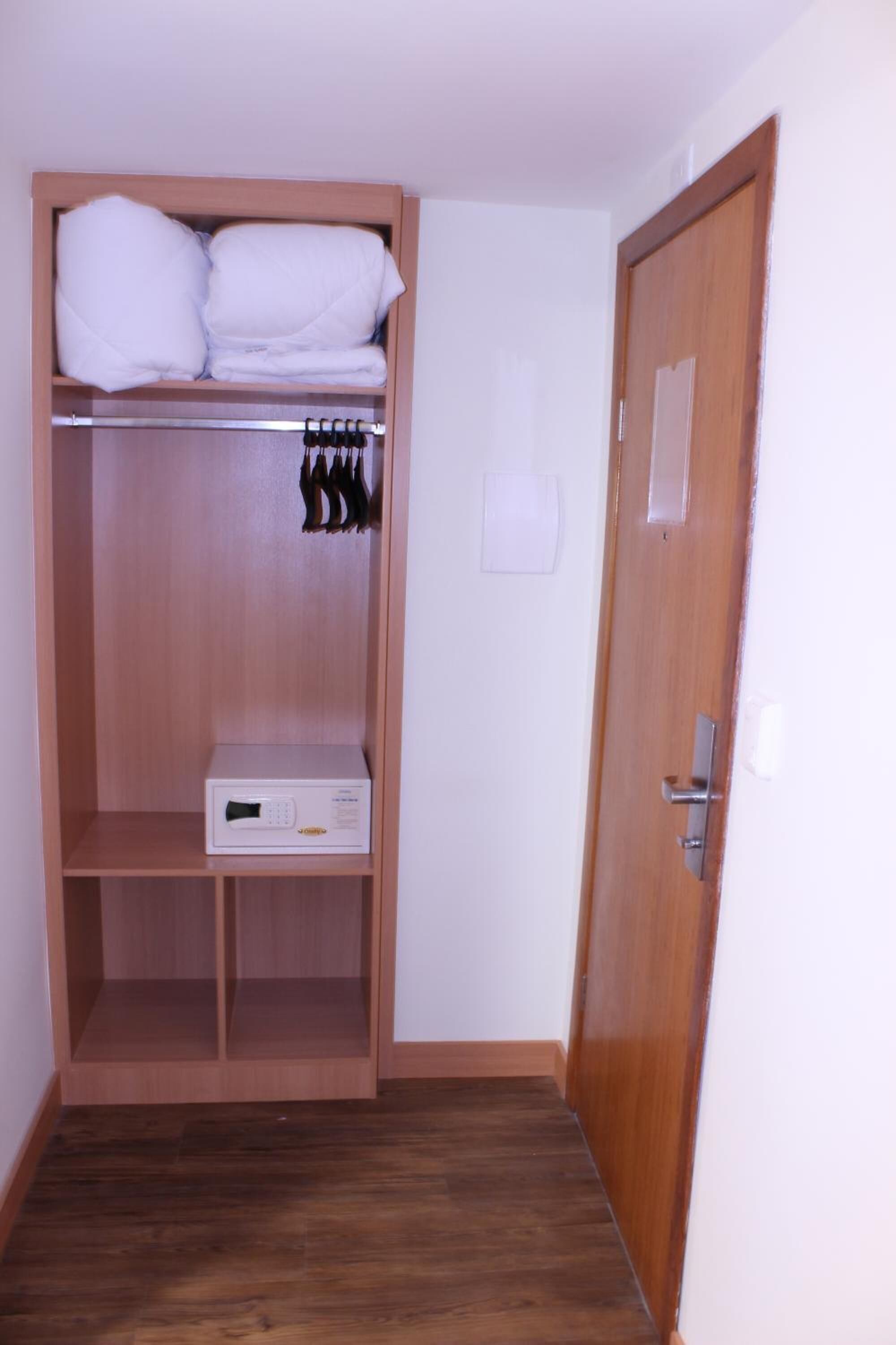 minibar, in-room safe, individually furnished, desk