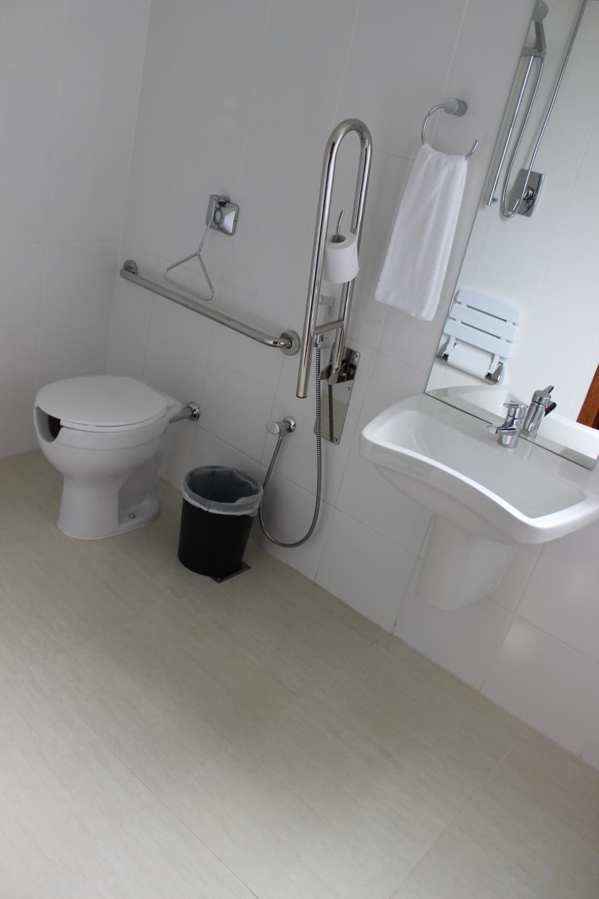 shower, free toiletries, towels