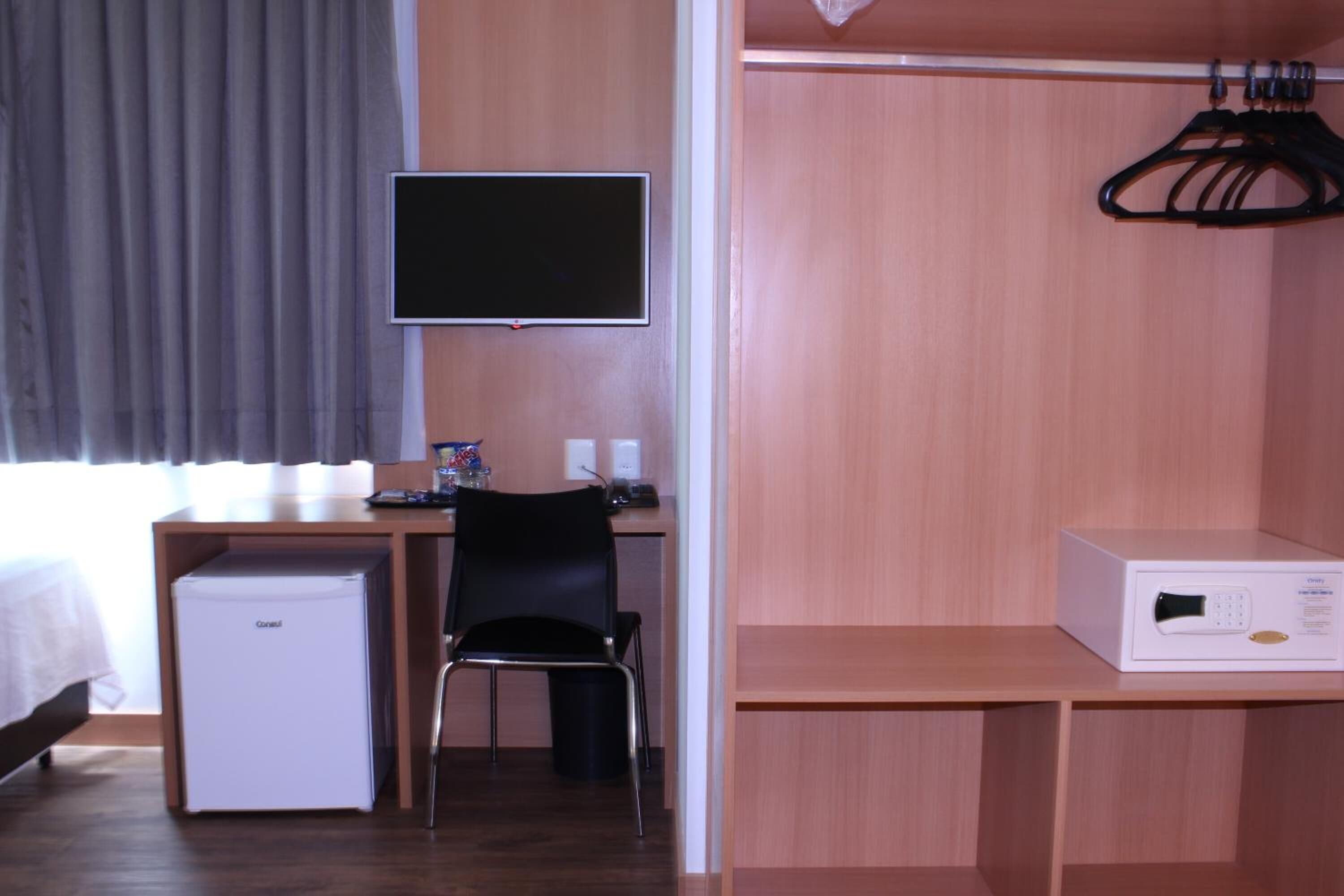 minibar, in-room safe, individually furnished, desk