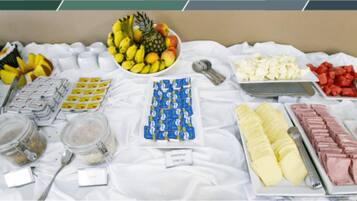 Café da manhã com buffet grátis todos os dias