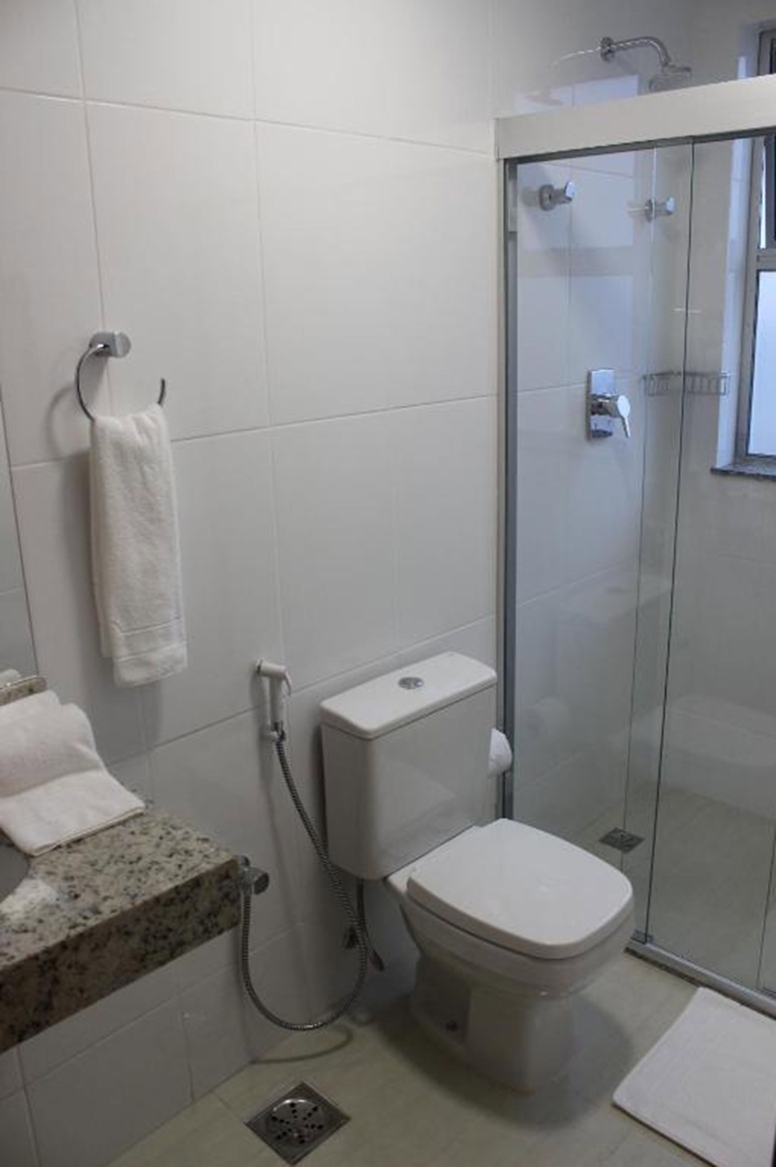 shower, free toiletries, towels